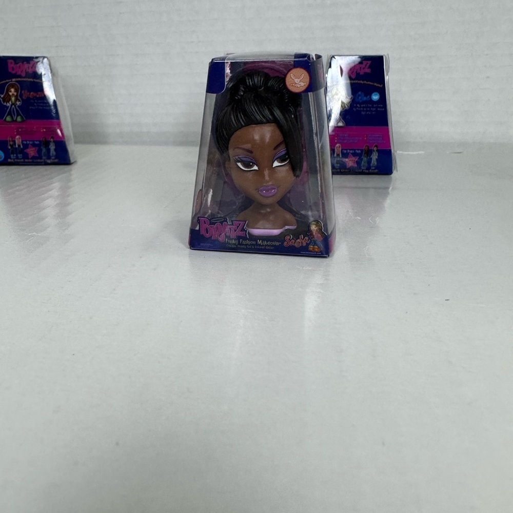 Bratz Mini Dolls  Lot of 4 all sealed mixes series all in great condition - Picture 5 of 10